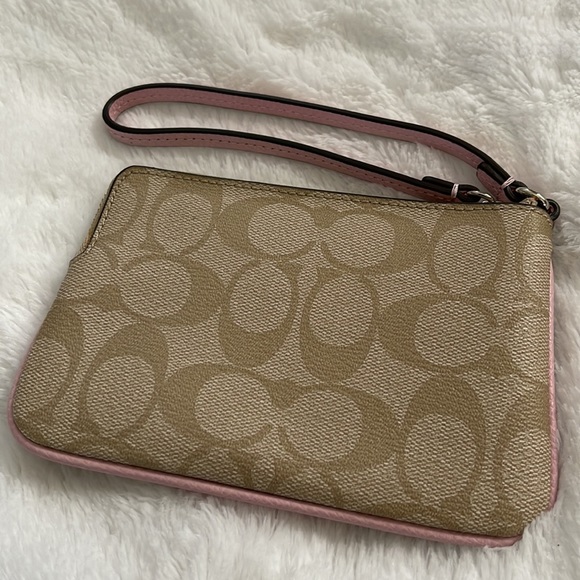 COACH corner zip light pink signature wristlet - Picture 3 of 5